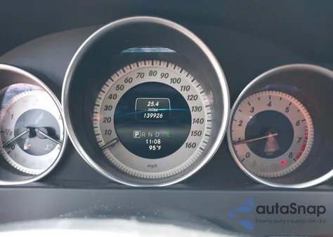 2014 Mercedes-Benz C 250 Luxury/Sport z USA, uszkodzony, nr VIN WDDGF4HB2EA963886